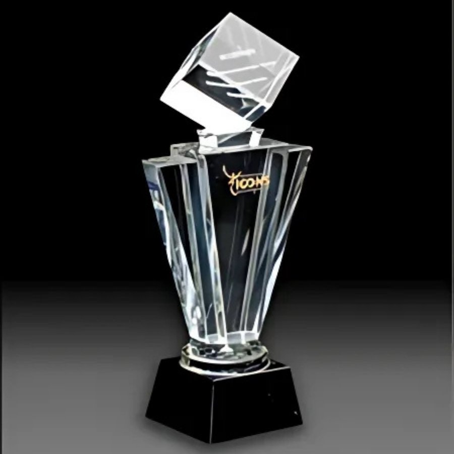 Crystal Trophy New - 17